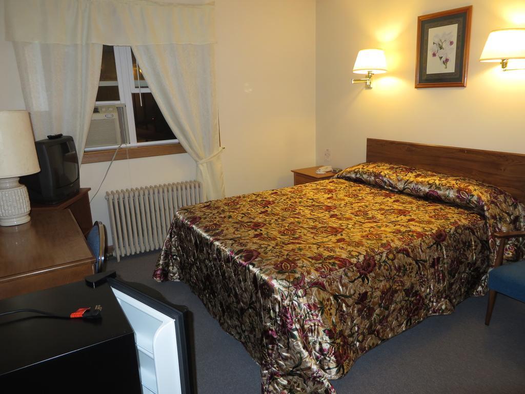 Travelers Inn Motel Eagle River Bilik gambar