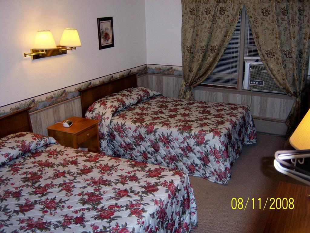Travelers Inn Motel Eagle River Bilik gambar