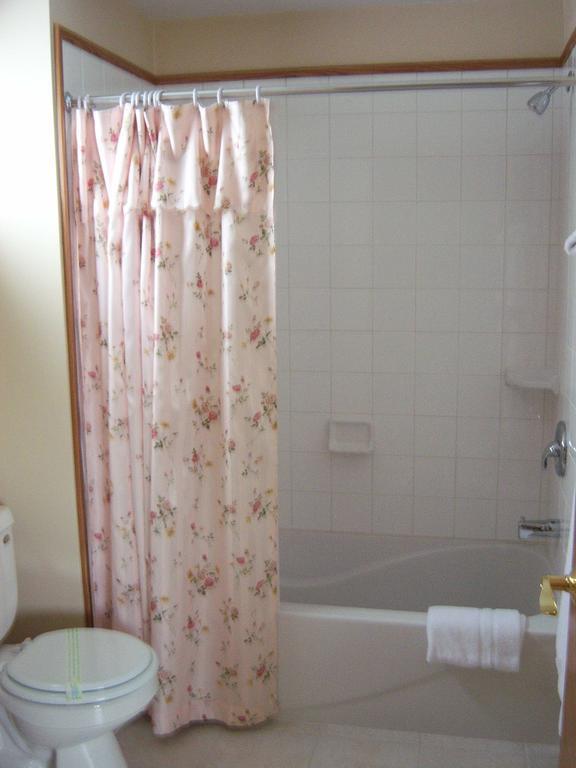 Travelers Inn Motel Eagle River Bilik gambar