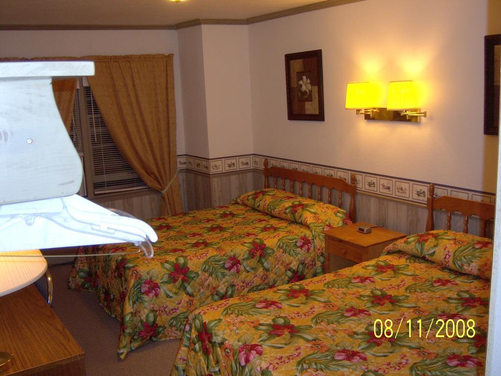Travelers Inn Motel Eagle River Bilik gambar