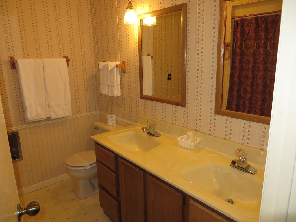 Travelers Inn Motel Eagle River Bilik gambar