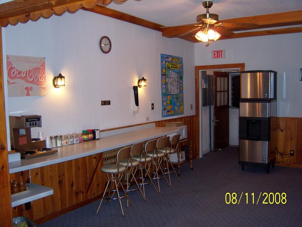 Travelers Inn Motel Eagle River Luaran gambar