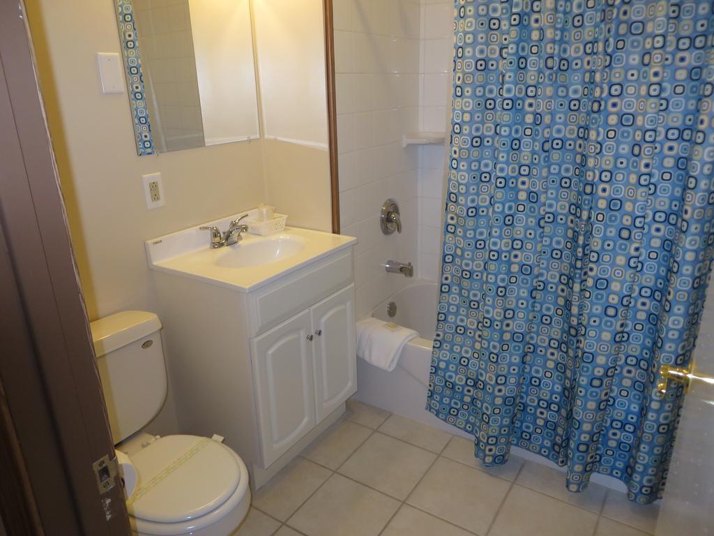 Travelers Inn Motel Eagle River Bilik gambar